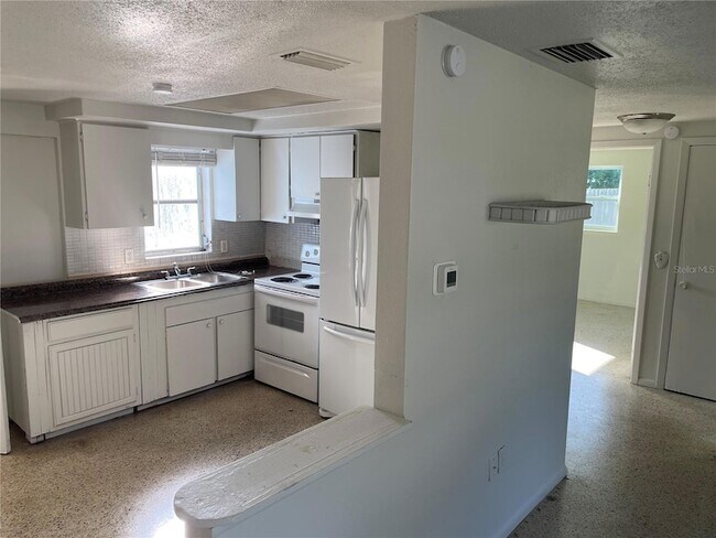 Building Photo - 7034 Bellaire Terrace