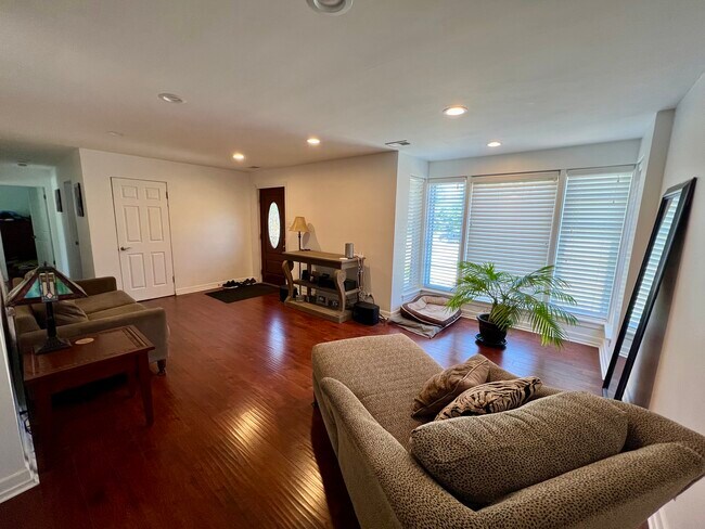 Foto del edificio - 5850 Kensington Ave