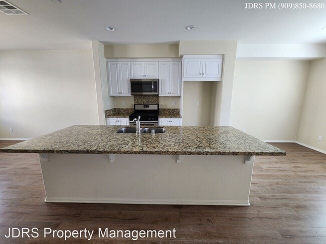 Building Photo - 3 br, 2.5 bath House - 140 Royal Way