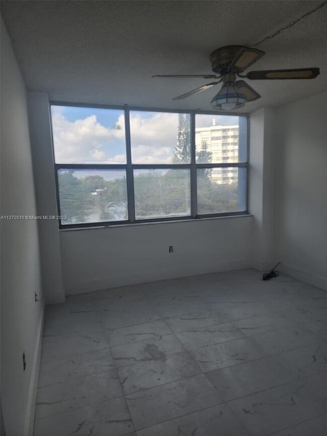 Building Photo - 1300 NE Miami Gardens Dr