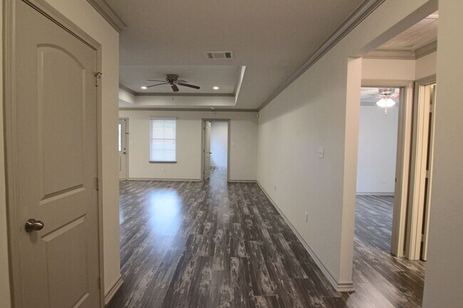 Foto del edificio - Beautiful 2 Bedroom 2 Bathroom Townhouse in South Tyler! 1/2 OFF FIRST FULL MONTH
