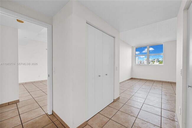 Foto del edificio - 2475 Brickell Ave