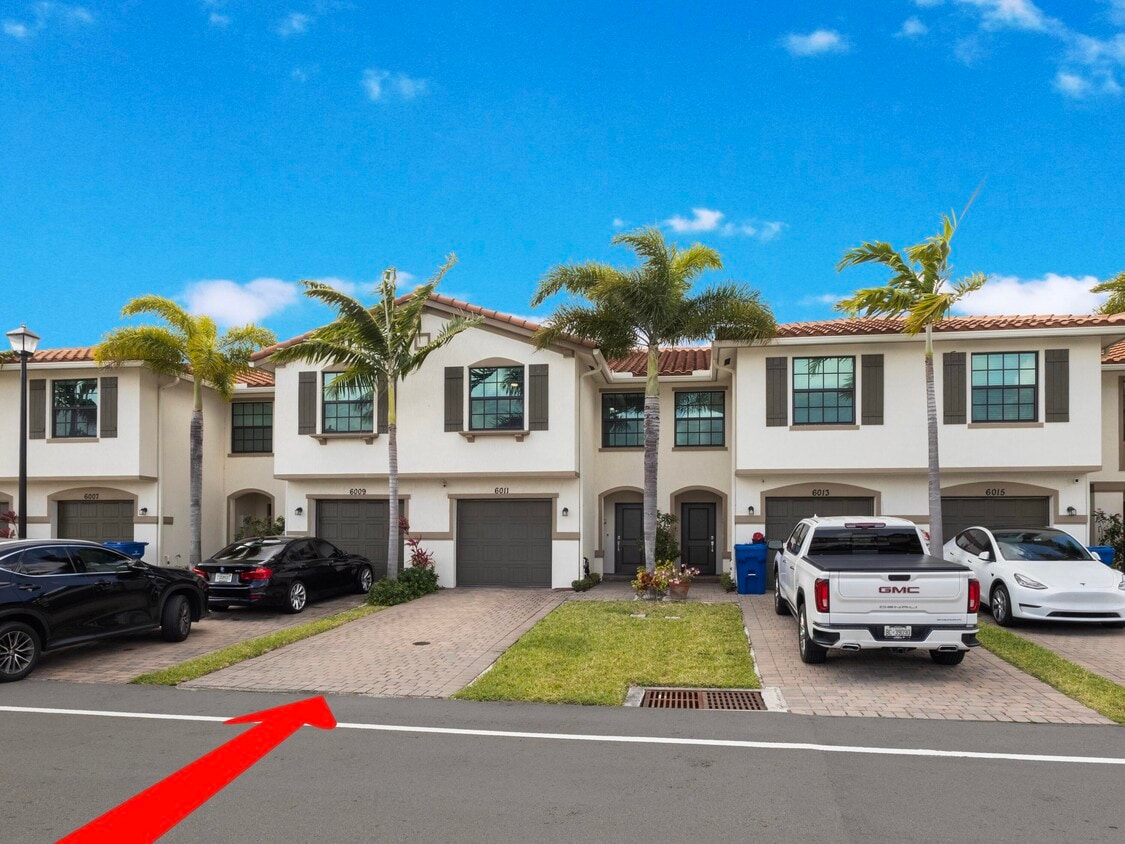 Foto principal - 6011 Woods Edge Cir