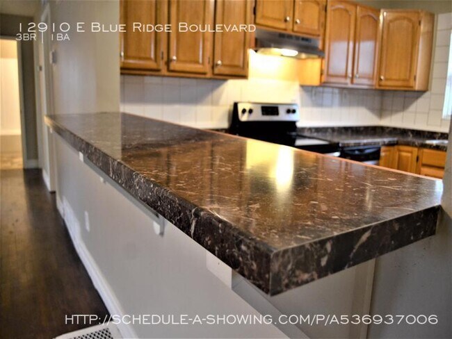 Foto del edificio - 12910 E Blue Ridge Blvd