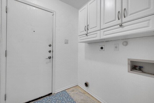 Building Photo - Charming 4-Bedroom Single-Story Home in Pa...