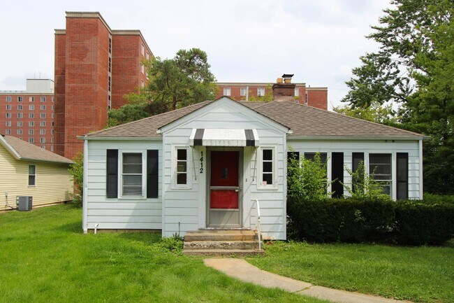 Building Photo - Close to Campus