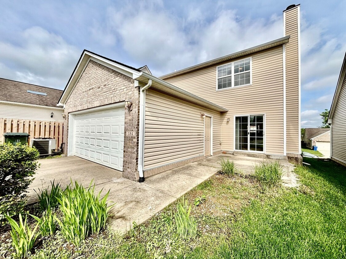 Foto principal - 3 Bedrooms, 2.5 Baths, and a Secret Agent ...