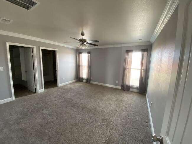 Building Photo - 1621 Revolution Dr