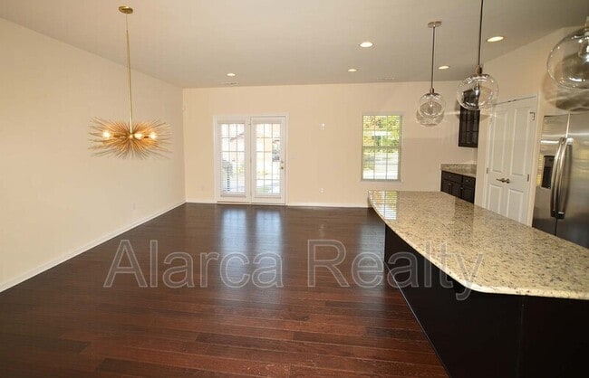 Building Photo - 1737 Evergreen Dr