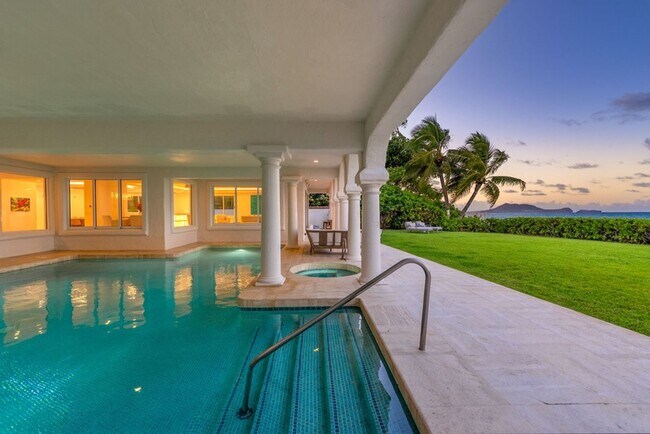 Foto del edificio - Premier Beachfront Home | Pool, Lanai, Attached Studio & Ocean Views