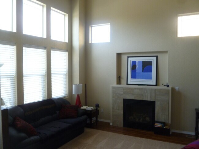 Foto del edificio - Beautiful 4 Bedroom Home in Broadmoor View