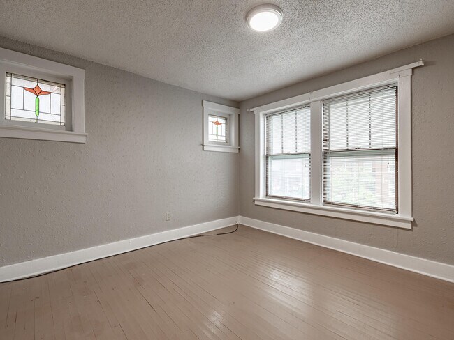 Foto del edificio - 4232 Blaine Ave