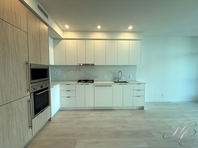 Building Photo - 537 Cottonwood Av