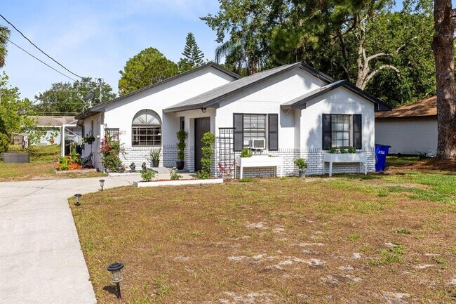 Building Photo - 106 Edgewater Dr