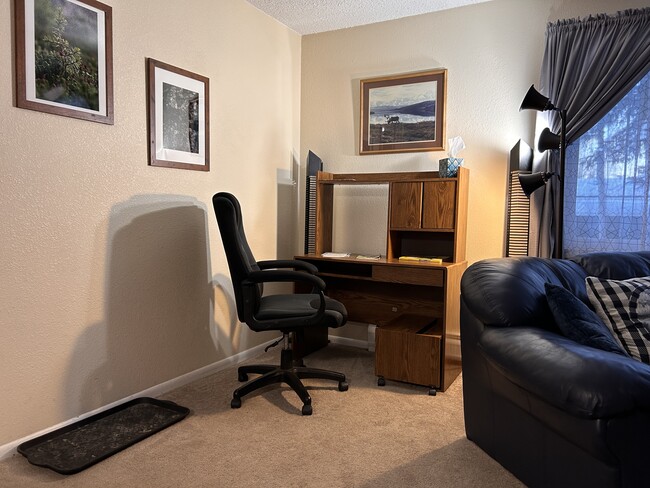 Building Photo - 1720 Beaver Pl