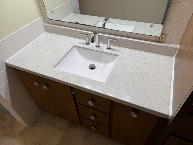 Building Photo - 302 S John St