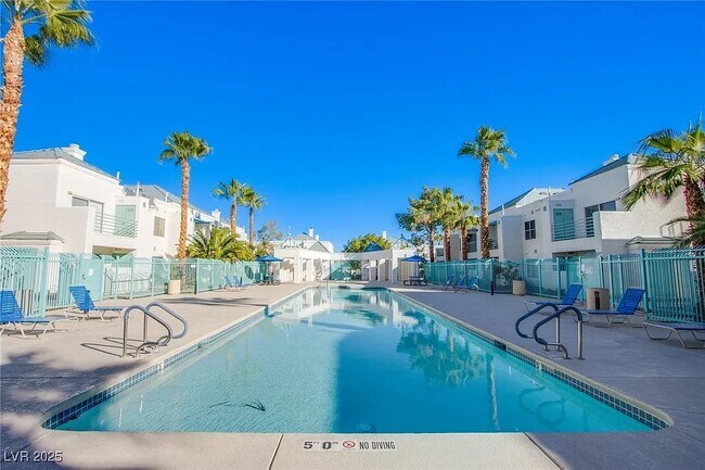 Foto del edificio - 7100 W Pirates Cove Rd