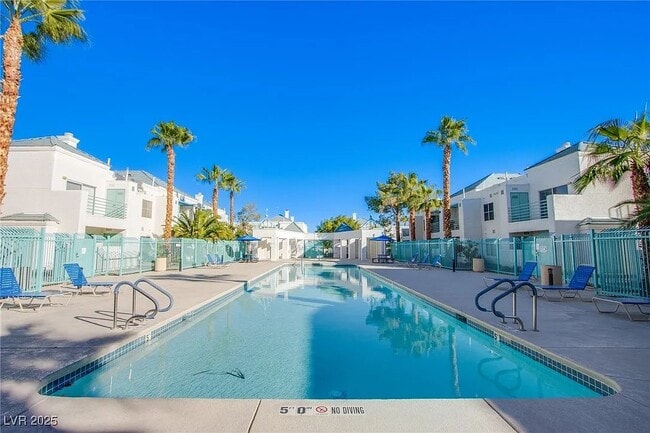 Building Photo - 7100 W Pirates Cove Rd