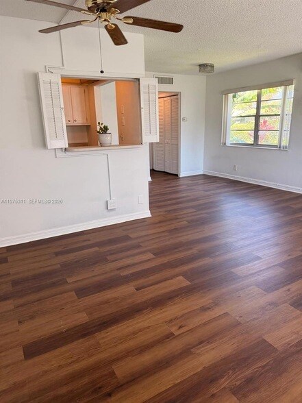 Foto del edificio - 104 Easthampton E