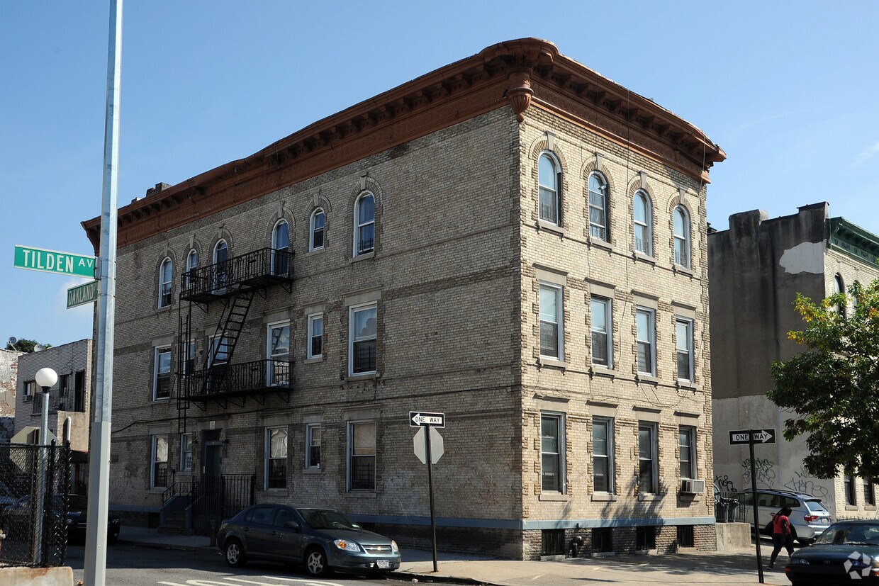 Foto del edificio - 2332 Tilden Ave
