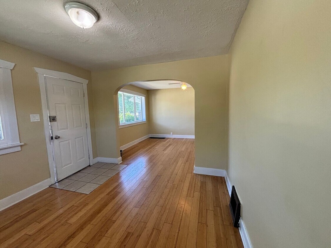 Foto principal - 602-604 S Park St DUPLEX