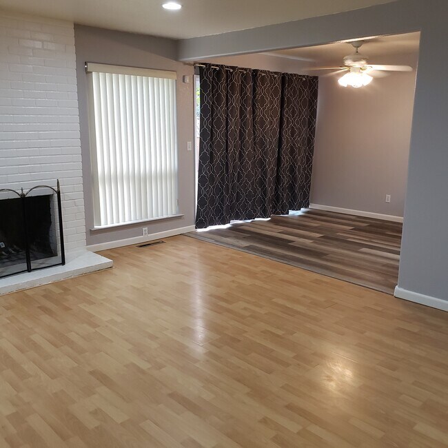 Living room / dining room - 640 Vasona Ave