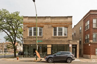 Building Photo - 3324 W Diversey Ave