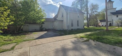 Building Photo - 122 Oak St