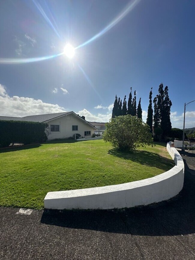 Building Photo - Spacious 4 Bedroom, 2 Full Bath Single Fam...