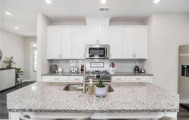 Building Photo - 1369 Elderwood Way