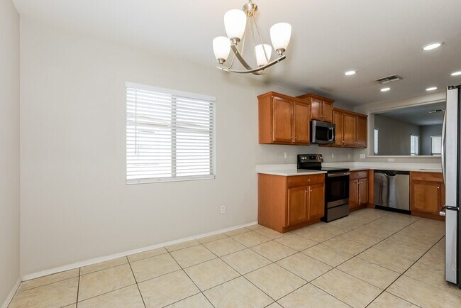 Building Photo - 1750 E Christopher St