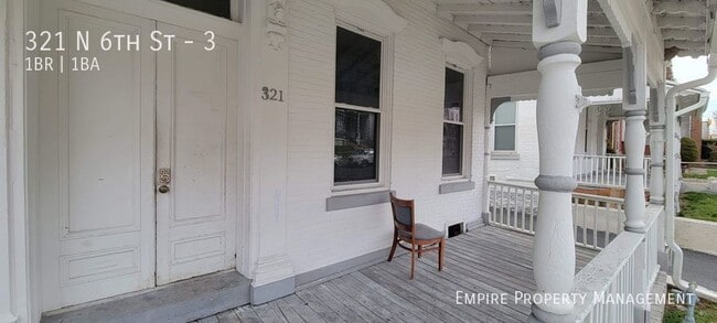 Building Photo - 2nd Floor: 1 Bedroom / 1 Bathroom Apartmen...