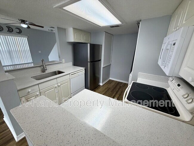 Building Photo - 538 Washington Palm Loop