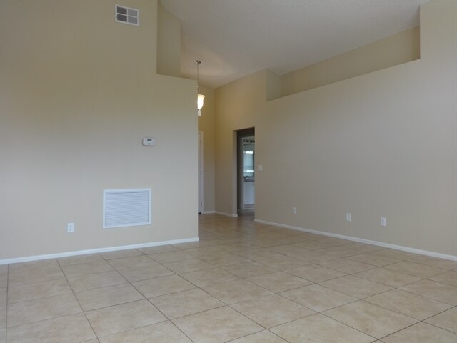 Foto del edificio - 96 Knights Hollow Dr