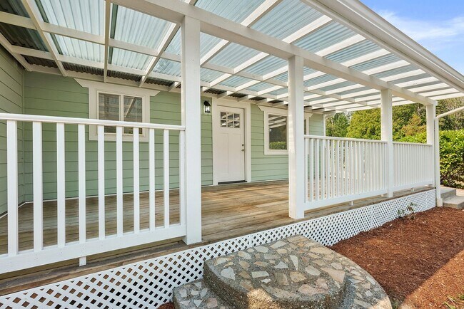 Foto del edificio - Updated 3-Bedroom Port Orchard Rambler with Covered Porch