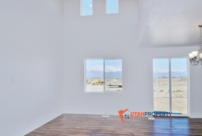 Foto del edificio - 7042 N Brook Ridge