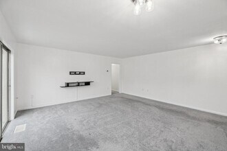 Building Photo - 10607 Weymouth St