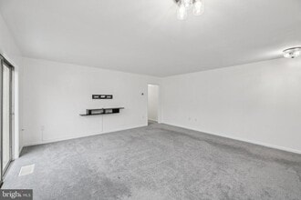 Building Photo - 10607 Weymouth St