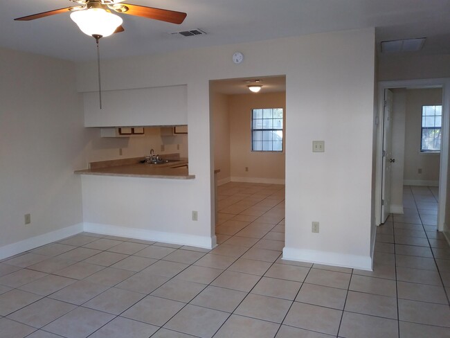 Foto del edificio - 1000 N Duval St