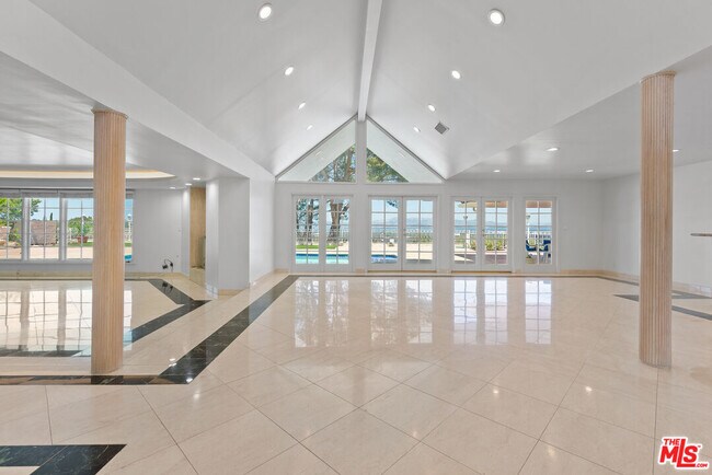 Foto del edificio - 4159 Regal Oak Dr
