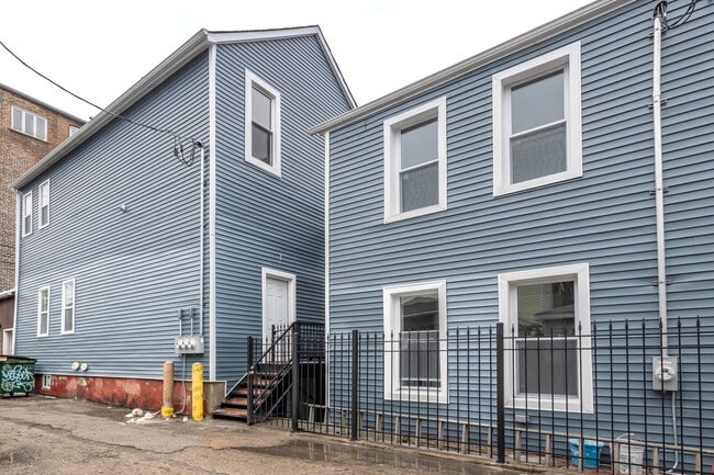 Foto del edificio - 1013 W 18th Pl