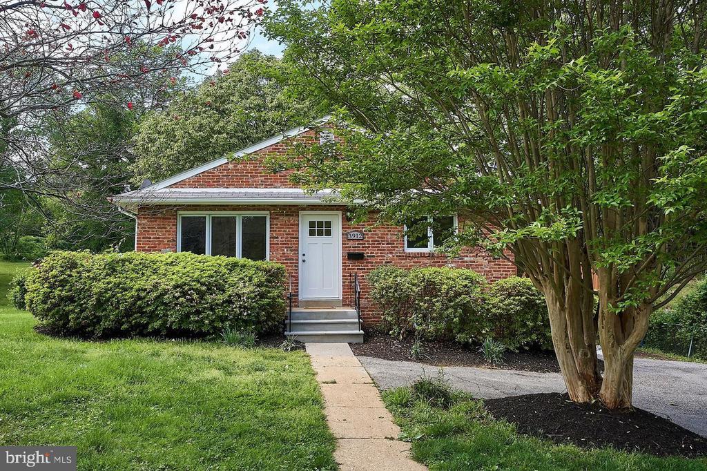 Primary Photo - 3912 Larchwood Rd