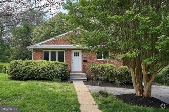 Building Photo - 3912 Larchwood Rd