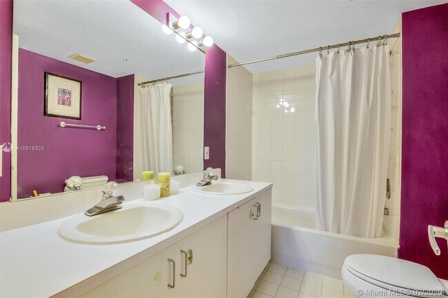 Foto del edificio - 16590 NE 26th Ave