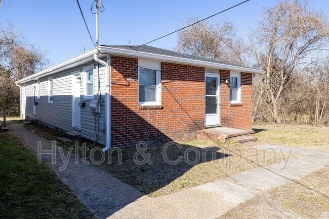Building Photo - 838 S Jones St