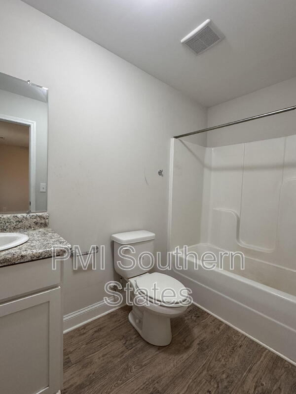 Foto del edificio - 200 Walnut Hill Dr