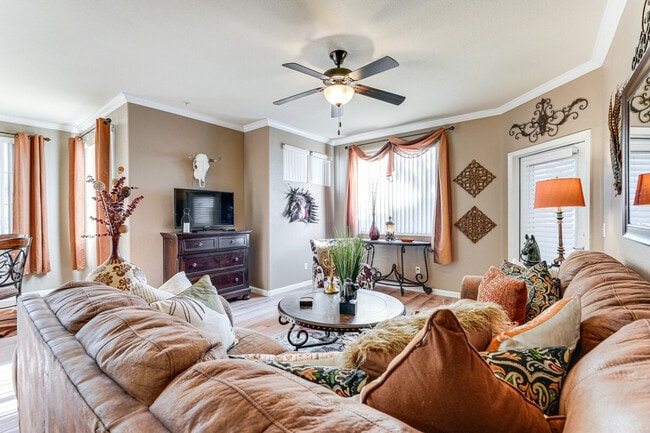 Building Photo - 1941 Pierpont Dr