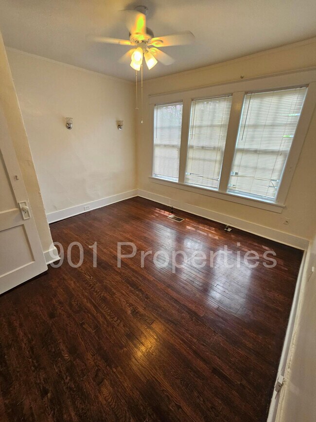 Building Photo - 212 N Willett St