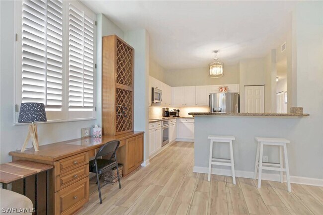 Foto del edificio - 14200 Royal Harbour Ct