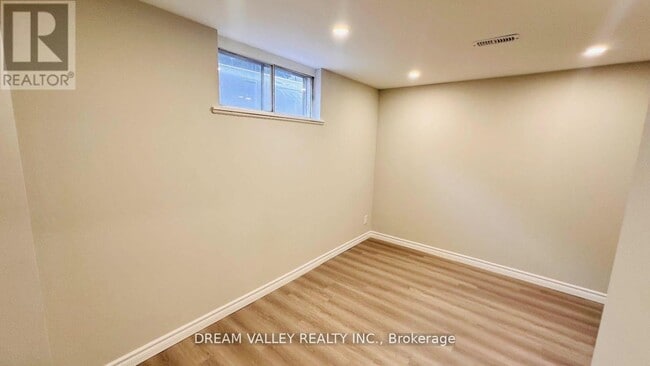 Building Photo - 39 Graylee Ave